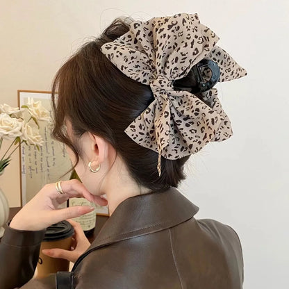 The Savannah Bow Clip